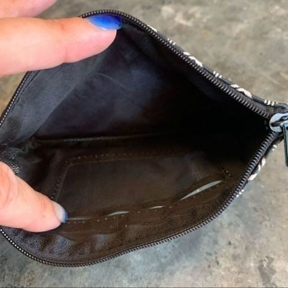 Minimalist Black White Geometric ID ZIPPER POUCH WRISTLET - Picture 3 of 6